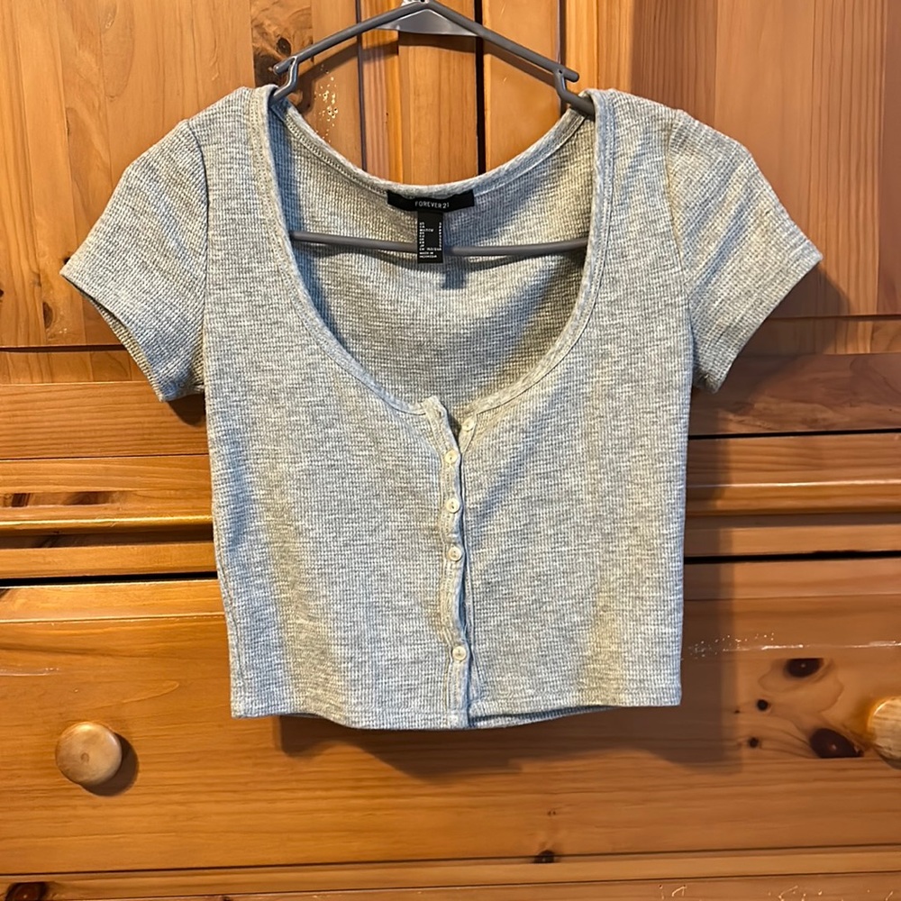 Crop low cut t shirt